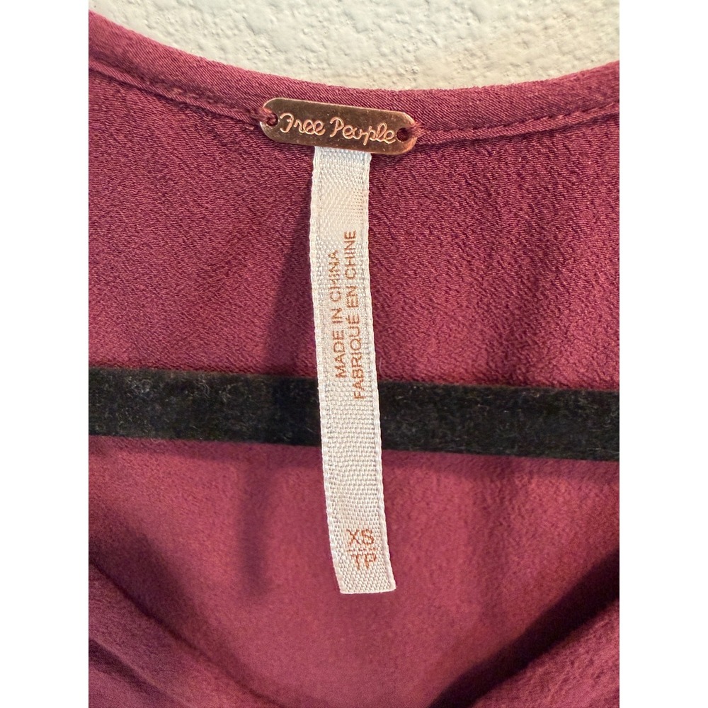 Free People Cropped V-Neck Top XS Burgundy Wine Red Romantic Boho Bell Sleeve - Picture 4 of 8